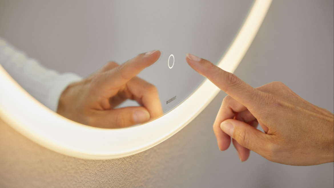 Option Round veidrodis su jutikliniu mygtuku (© Geberit)