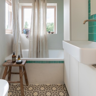 4 m2 plote įrengtas hamamo stiliaus mažytis Marjolein Jonker vonios kambarys. (© Chiela van Meerwijk)