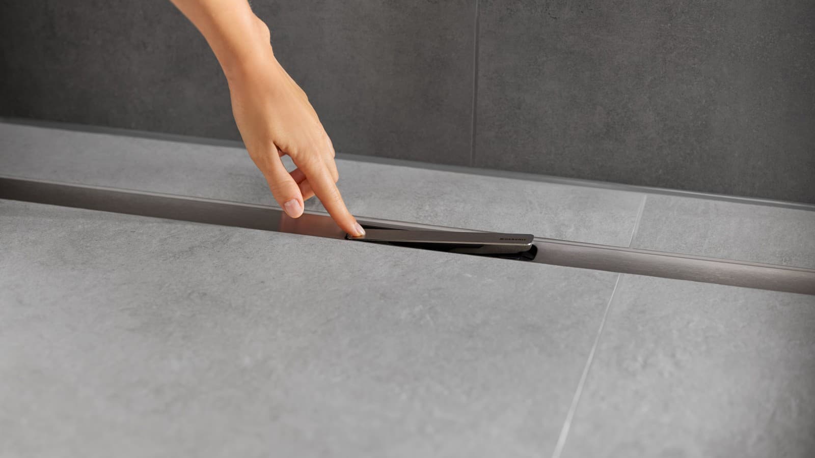 Lygių grindų dušo erdvė su Geberit Cleanline30 dušo lataku Lygių grindų dušo erdvė su Geberit Cleanline30 dušo lataku